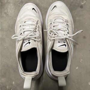 Nike Air Max Axis